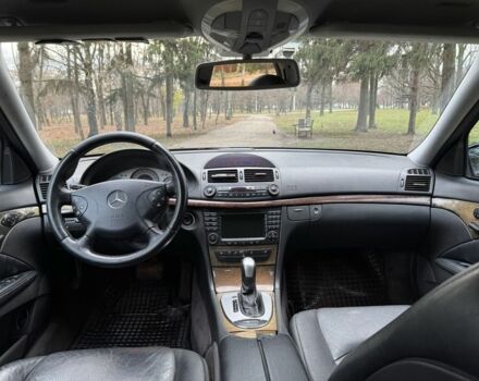 Черный Мерседес Е-Класс, объемом двигателя 3.2 л и пробегом 340 тыс. км за 2850 $, фото 11 на Automoto.ua