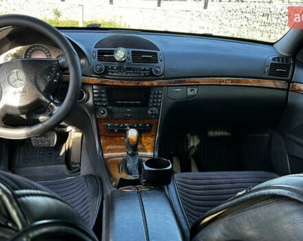 Черный Мерседес Е-Класс, объемом двигателя 2.2 л и пробегом 388 тыс. км за 3400 $, фото 16 на Automoto.ua