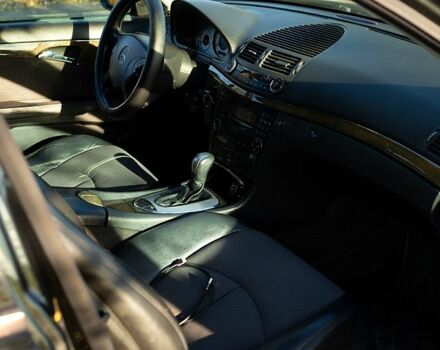 Черный Мерседес Е-Класс, объемом двигателя 1.8 л и пробегом 221 тыс. км за 6200 $, фото 12 на Automoto.ua