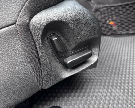 Черный Мерседес Е-Класс, объемом двигателя 3.2 л и пробегом 375 тыс. км за 8000 $, фото 12 на Automoto.ua