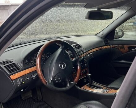 Мерседес Е-Класс 2003 в Кременчуге на Automoto.ua Черный Мерседес Е-Класс, объемом двигателя 2.6 л и пробегом 250 тыс. км за 5500 $, фото 13 на Automoto.ua