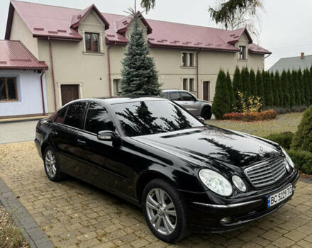 Черный Мерседес Е-Класс, объемом двигателя 2.2 л и пробегом 350 тыс. км за 5499 $, фото 3 на Automoto.ua