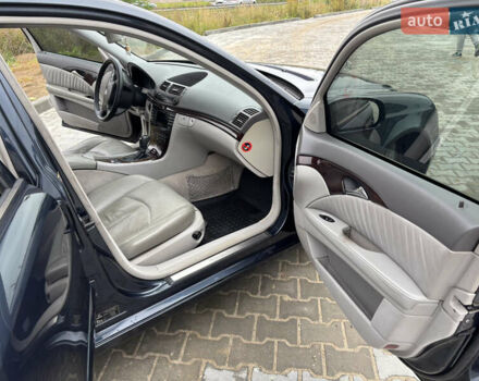 Черный Мерседес Е-Класс, объемом двигателя 3.22 л и пробегом 401 тыс. км за 6600 $, фото 26 на Automoto.ua