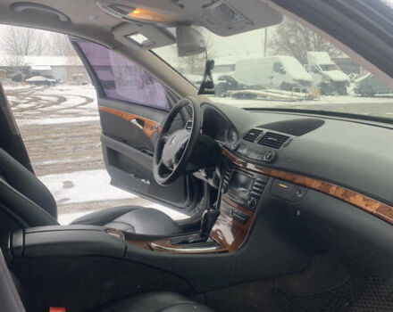 Черный Мерседес Е-Класс, объемом двигателя 2.2 л и пробегом 527 тыс. км за 4999 $, фото 10 на Automoto.ua