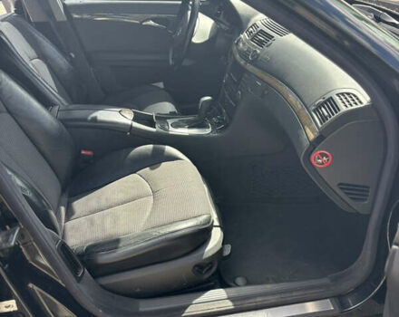 Черный Мерседес Е-Класс, объемом двигателя 1.8 л и пробегом 385 тыс. км за 7200 $, фото 12 на Automoto.ua