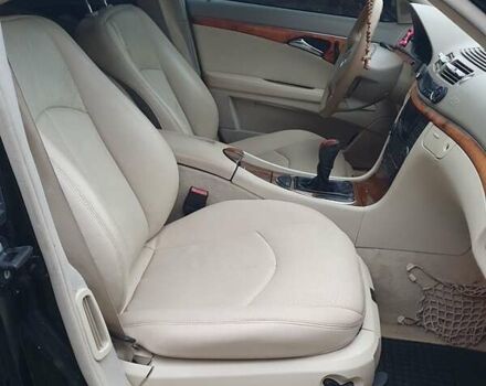 Черный Мерседес Е-Класс, объемом двигателя 2.7 л и пробегом 310 тыс. км за 5500 $, фото 39 на Automoto.ua