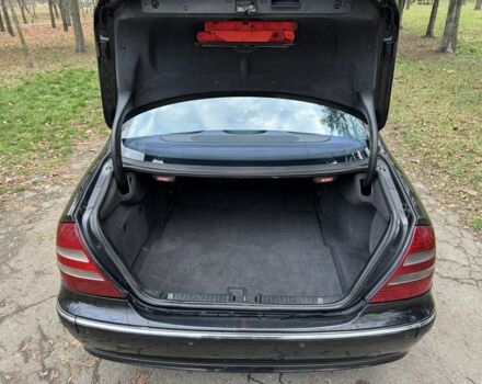 Черный Мерседес Е-Класс, объемом двигателя 3.2 л и пробегом 340 тыс. км за 2850 $, фото 12 на Automoto.ua