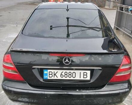 Черный Мерседес Е-Класс, объемом двигателя 1.8 л и пробегом 40 тыс. км за 5700 $, фото 7 на Automoto.ua