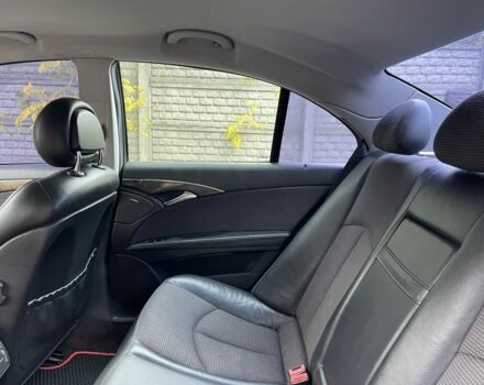 Чорний Мерседес Е-Клас, об'ємом двигуна 1.8 л та пробігом 300 тис. км за 4900 $, фото 10 на Automoto.ua