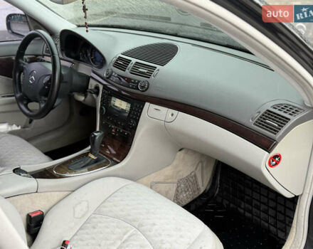 Мерседес Е-Класс 2003 в Городке на Automoto.ua Черный Мерседес Е-Класс, объемом двигателя 2.2 л и пробегом 350 тыс. км за 6999 $, фото 26 на Automoto.ua