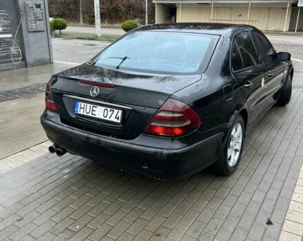 Черный Мерседес Е-Класс, объемом двигателя 2.2 л и пробегом 298 тыс. км за 2650 $, фото 4 на Automoto.ua