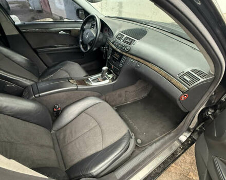 Чорний Мерседес Е-Клас, об'ємом двигуна 1.8 л та пробігом 290 тис. км за 4650 $, фото 5 на Automoto.ua