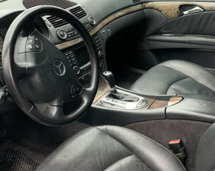 Чорний Мерседес Е-Клас, об'ємом двигуна 4.97 л та пробігом 351 тис. км за 9000 $, фото 9 на Automoto.ua