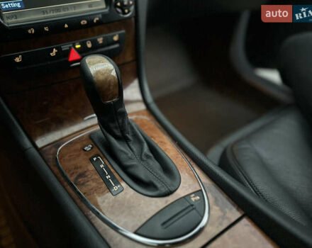 Черный Мерседес Е-Класс, объемом двигателя 3.22 л и пробегом 300 тыс. км за 6600 $, фото 11 на Automoto.ua