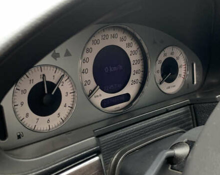 Чорний Мерседес Е-Клас, об'ємом двигуна 4.97 л та пробігом 351 тис. км за 9000 $, фото 15 на Automoto.ua