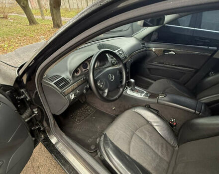 Чорний Мерседес Е-Клас, об'ємом двигуна 1.8 л та пробігом 290 тис. км за 4650 $, фото 4 на Automoto.ua