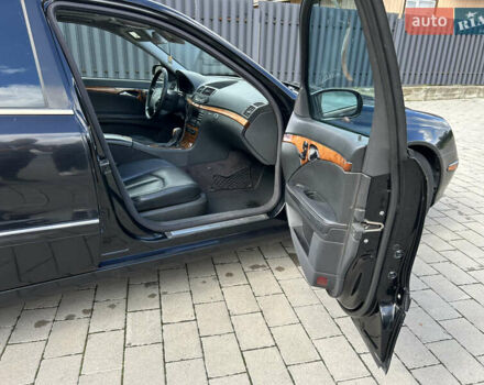 Черный Мерседес Е-Класс, объемом двигателя 3.2 л и пробегом 425 тыс. км за 5299 $, фото 33 на Automoto.ua