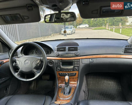 Черный Мерседес Е-Класс, объемом двигателя 3.2 л и пробегом 425 тыс. км за 5299 $, фото 32 на Automoto.ua