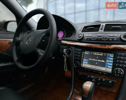 Черный Мерседес Е-Класс, объемом двигателя 3.22 л и пробегом 300 тыс. км за 6600 $, фото 9 на Automoto.ua