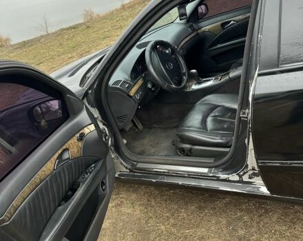 Чорний Мерседес Е-Клас, об'ємом двигуна 3.2 л та пробігом 231 тис. км за 2500 $, фото 5 на Automoto.ua