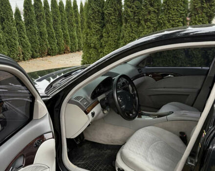 Черный Мерседес Е-Класс, объемом двигателя 2.2 л и пробегом 350 тыс. км за 5499 $, фото 7 на Automoto.ua