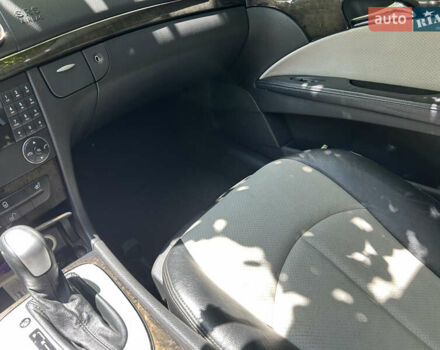 Черный Мерседес Е-Класс, объемом двигателя 2.6 л и пробегом 175 тыс. км за 7950 $, фото 16 на Automoto.ua