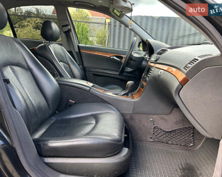 Черный Мерседес Е-Класс, объемом двигателя 3.2 л и пробегом 425 тыс. км за 5299 $, фото 34 на Automoto.ua