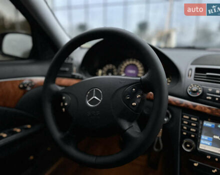 Черный Мерседес Е-Класс, объемом двигателя 3.22 л и пробегом 300 тыс. км за 6600 $, фото 10 на Automoto.ua
