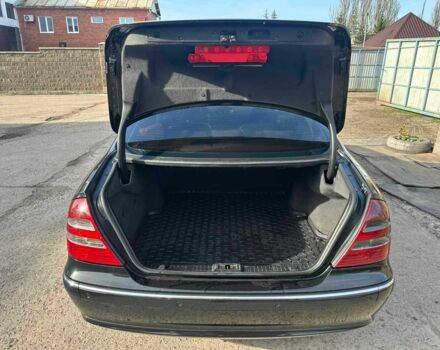 Черный Мерседес Е-Класс, объемом двигателя 2.7 л и пробегом 357 тыс. км за 8000 $, фото 7 на Automoto.ua