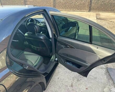 Черный Мерседес Е-Класс, объемом двигателя 2.7 л и пробегом 357 тыс. км за 8000 $, фото 6 на Automoto.ua