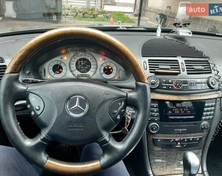Черный Мерседес Е-Класс, объемом двигателя 1.8 л и пробегом 320 тыс. км за 8500 $, фото 9 на Automoto.ua