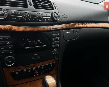 Черный Мерседес Е-Класс, объемом двигателя 2.7 л и пробегом 200 тыс. км за 7750 $, фото 64 на Automoto.ua