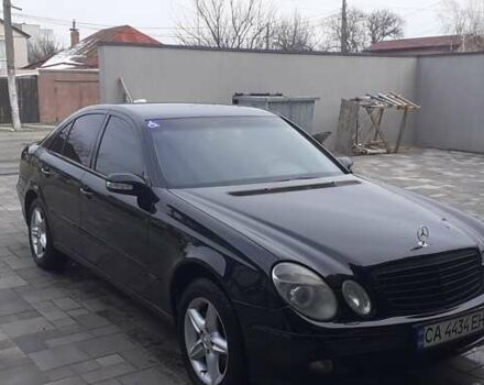 Черный Мерседес Е-Класс, объемом двигателя 3.2 л и пробегом 300 тыс. км за 6127 $, фото 2 на Automoto.ua