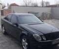 Черный Мерседес Е-Класс, объемом двигателя 3.2 л и пробегом 300 тыс. км за 6127 $, фото 2 на Automoto.ua