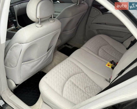 Мерседес Е-Класс 2003 в Городке на Automoto.ua Черный Мерседес Е-Класс, объемом двигателя 2.2 л и пробегом 350 тыс. км за 6999 $, фото 23 на Automoto.ua