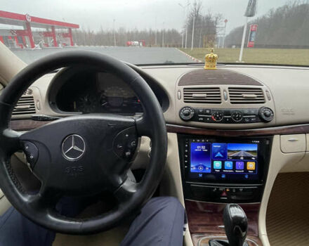 Черный Мерседес Е-Класс, объемом двигателя 2.15 л и пробегом 466 тыс. км за 8200 $, фото 4 на Automoto.ua