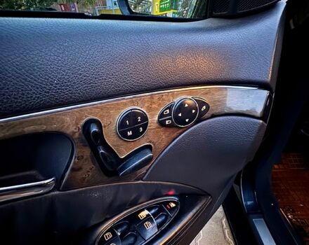 Черный Мерседес Е-Класс, объемом двигателя 3.2 л и пробегом 300 тыс. км за 4800 $, фото 5 на Automoto.ua