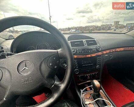 Черный Мерседес Е-Класс, объемом двигателя 3.2 л и пробегом 483 тыс. км за 5500 $, фото 24 на Automoto.ua