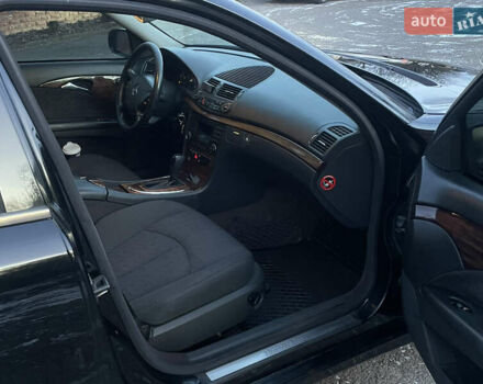 Чорний Мерседес Е-Клас, об'ємом двигуна 2.2 л та пробігом 375 тис. км за 4999 $, фото 12 на Automoto.ua