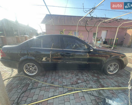 Черный Мерседес Е-Класс, объемом двигателя 2.2 л и пробегом 290 тыс. км за 7000 $, фото 8 на Automoto.ua
