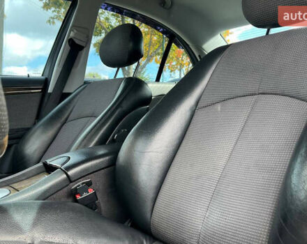 Черный Мерседес Е-Класс, объемом двигателя 1.8 л и пробегом 330 тыс. км за 9000 $, фото 6 на Automoto.ua