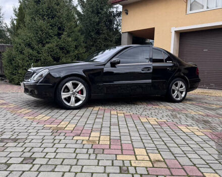 Черный Мерседес Е-Класс, объемом двигателя 3.2 л и пробегом 375 тыс. км за 8000 $, фото 2 на Automoto.ua