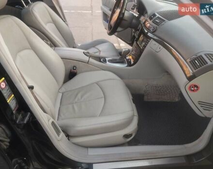 Черный Мерседес Е-Класс, объемом двигателя 2.69 л и пробегом 400 тыс. км за 7700 $, фото 11 на Automoto.ua