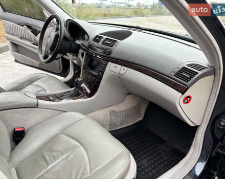 Черный Мерседес Е-Класс, объемом двигателя 3.22 л и пробегом 401 тыс. км за 6600 $, фото 25 на Automoto.ua