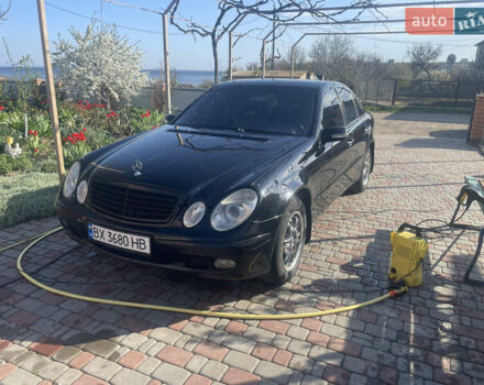 Черный Мерседес Е-Класс, объемом двигателя 2.2 л и пробегом 290 тыс. км за 7000 $, фото 2 на Automoto.ua