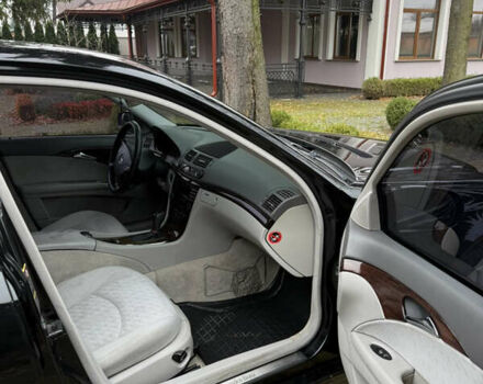 Черный Мерседес Е-Класс, объемом двигателя 2.2 л и пробегом 350 тыс. км за 5499 $, фото 9 на Automoto.ua