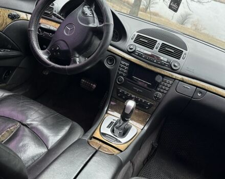 Чорний Мерседес Е-Клас, об'ємом двигуна 3.2 л та пробігом 231 тис. км за 2500 $, фото 10 на Automoto.ua