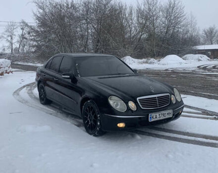 Черный Мерседес Е-Класс, объемом двигателя 2.2 л и пробегом 527 тыс. км за 4999 $, фото 1 на Automoto.ua