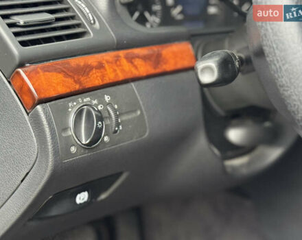 Черный Мерседес Е-Класс, объемом двигателя 1.8 л и пробегом 220 тыс. км за 6750 $, фото 7 на Automoto.ua