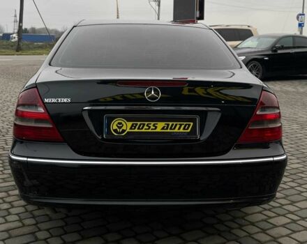 Черный Мерседес Е-Класс, объемом двигателя 2.2 л и пробегом 372 тыс. км за 5900 $, фото 5 на Automoto.ua